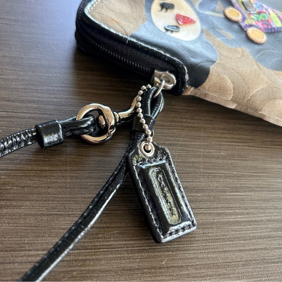 Coach Poppy-Chan Pepper Cell Wristlet (Japan Exclusive) 2009 - Picture 10 of 10